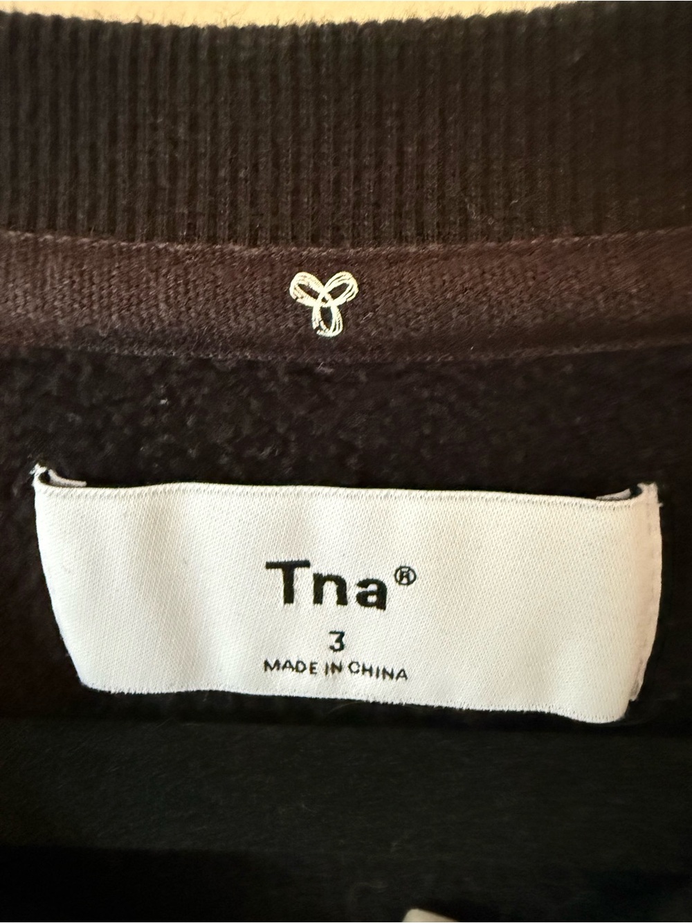 74. | Aritzia | TNA | Perkins | Black Cropped Crewneck | 3 - Picture 5 of 6